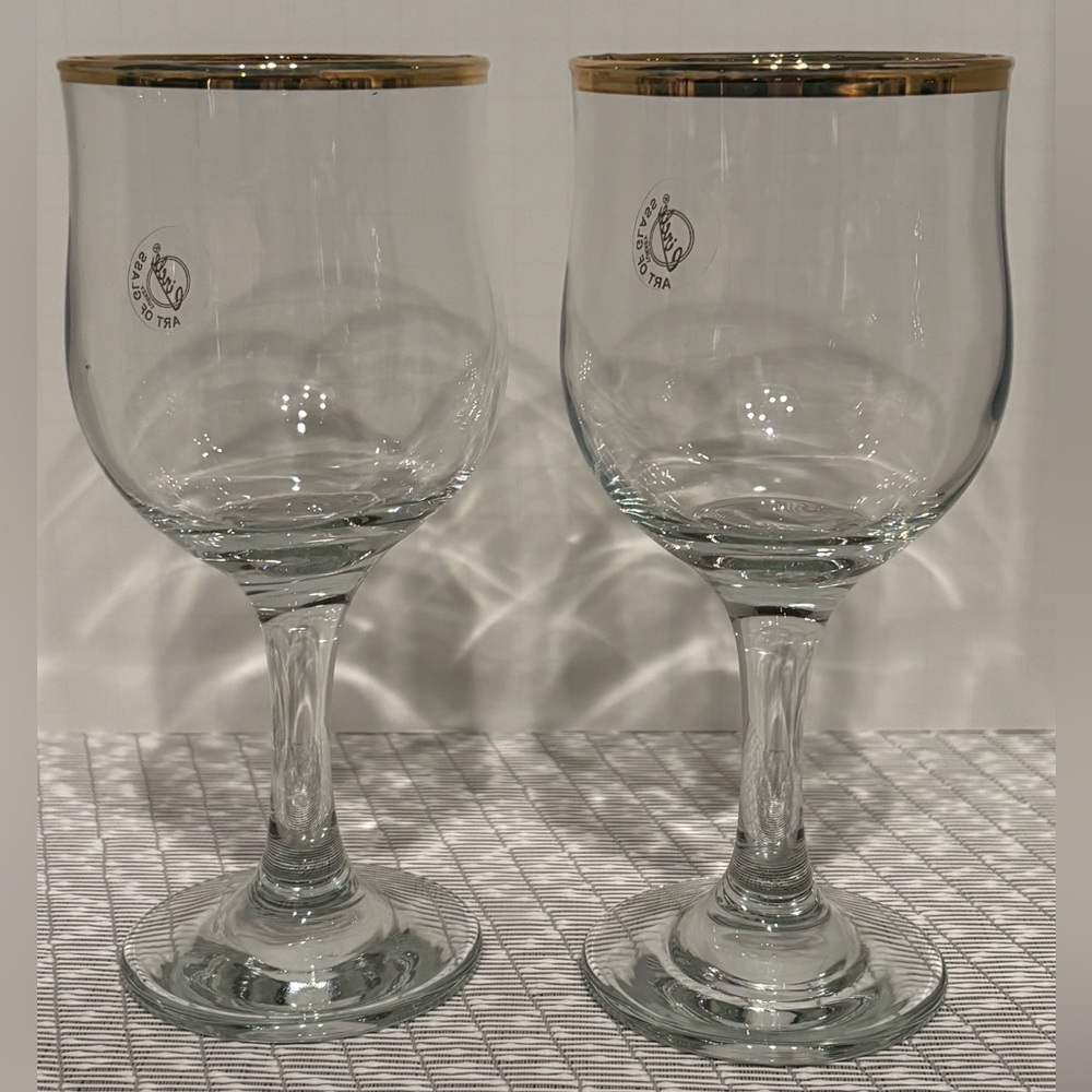 Circleware Tulip Gold Collection 10oz Wine Glasses (two) Gold Rim made in Turkey